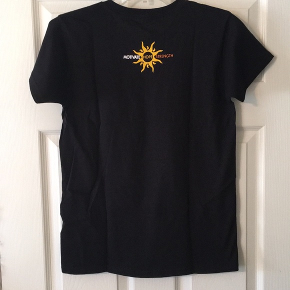 Strong women only intimidate weak men T-shirt - Picture 2 of 3